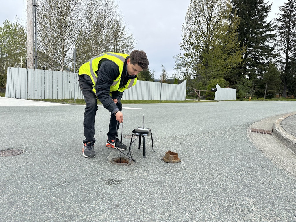 Noninvasive Water Pipe Data Collection